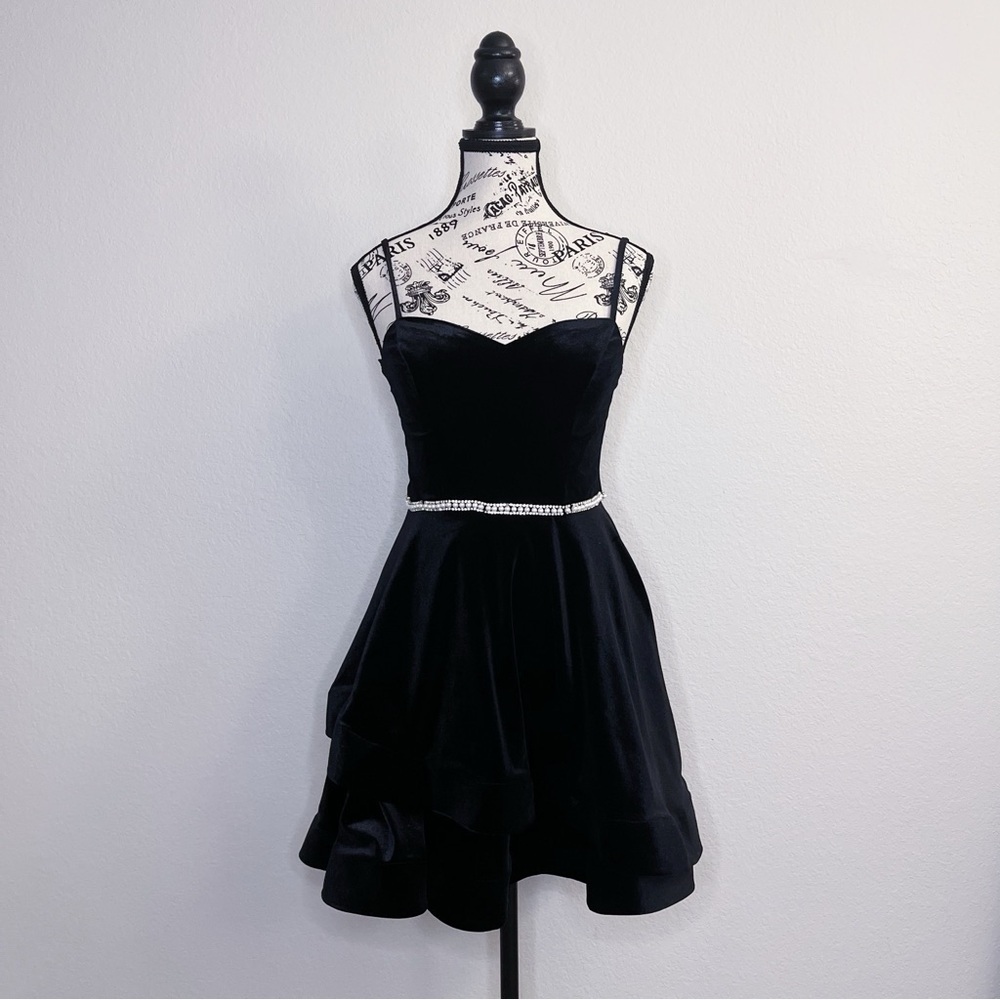 B. Darlin Black Velvet Fit & Flare Dress Women’s Size 3/4 Rhinestone Waist Chic